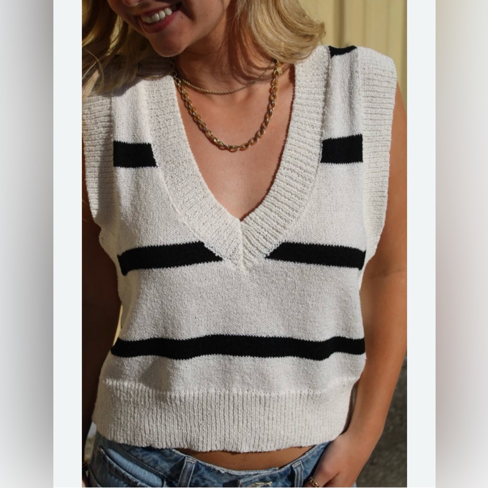 Miou Muse Striped Knit Vest - Striped V-Neck Sleeveless Top M